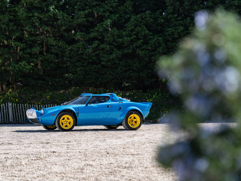 Image 13/46 of Lancia Stratos HF Stradale (1975)