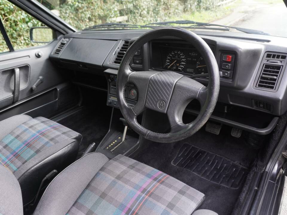 Image 8/18 of Volkswagen Scirocco II GT (1990)