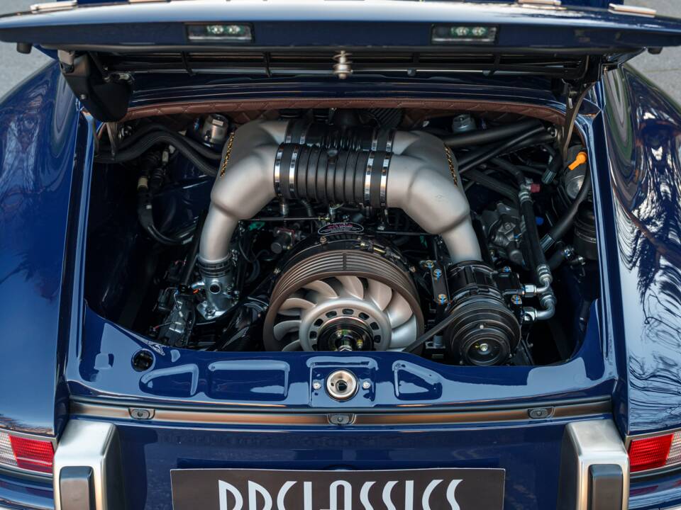 Image 32/34 of Porsche 911 Singer (2023)