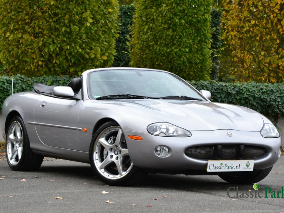 Image 18/50 of Jaguar XKR &quot;Silverstone&quot; (2000)