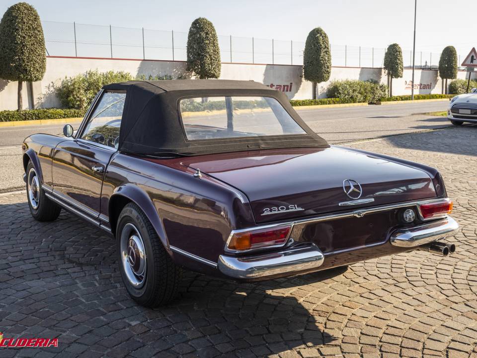 Image 4/40 of Mercedes-Benz 230 SL (1967)