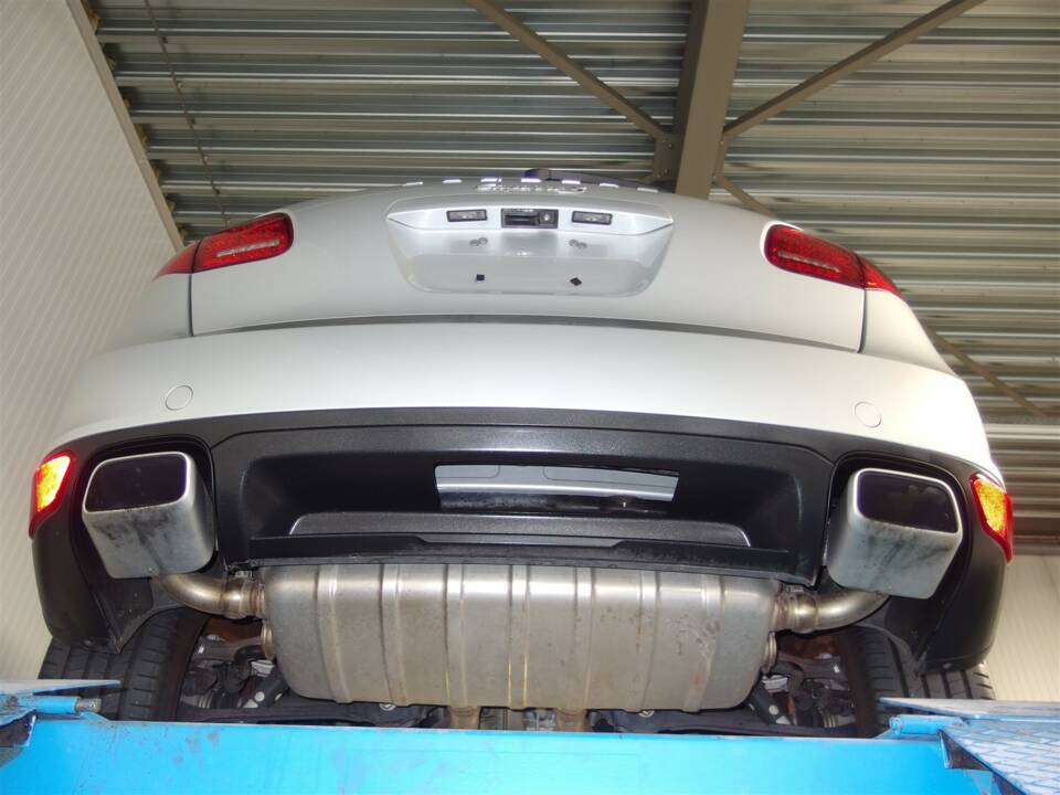 Image 91/98 of Porsche Cayenne S (2010)