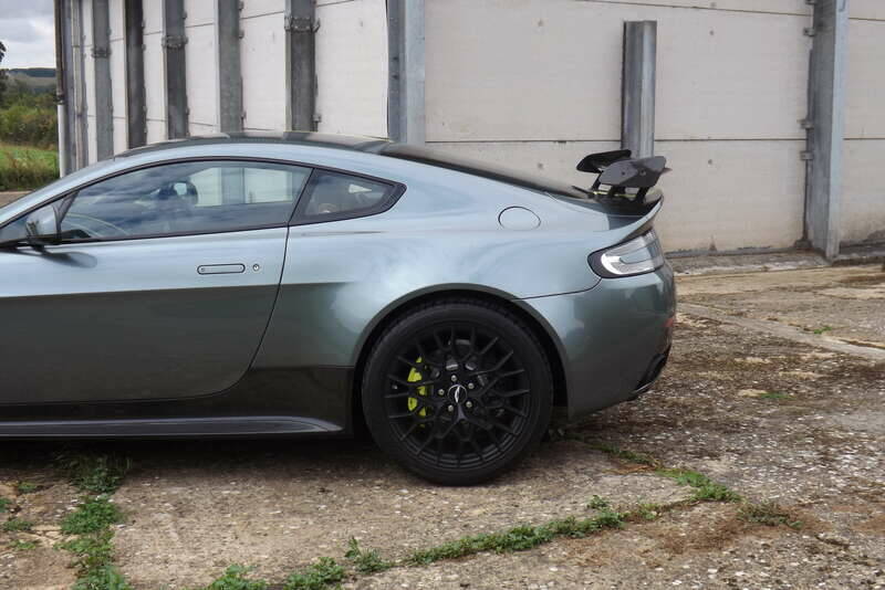 Image 34/39 of Aston Martin V8 Vantage AMR (2017)