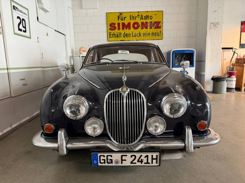 Image 5/22 of Jaguar 240 (1968)