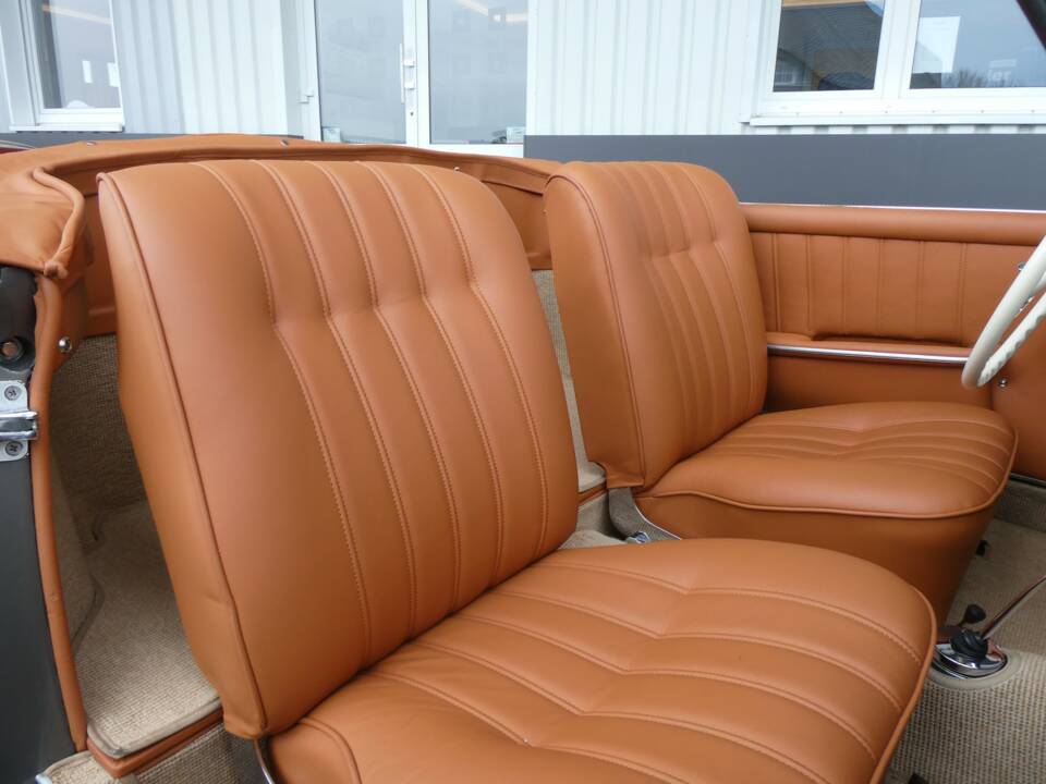 Image 14/26 of Mercedes-Benz 190 SL (1962)