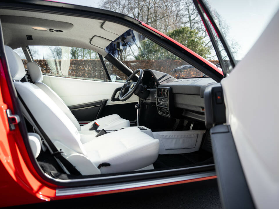 Image 27/38 of Ferrari 208 GTB Turbo (1987)