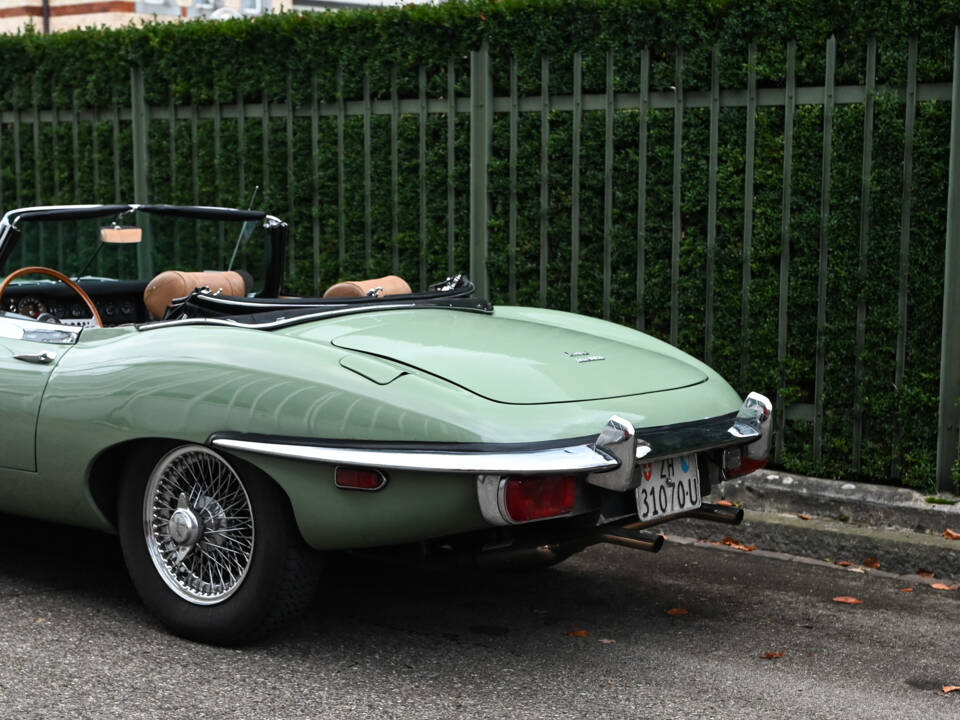 Image 8/60 de Jaguar E-Type (1970)