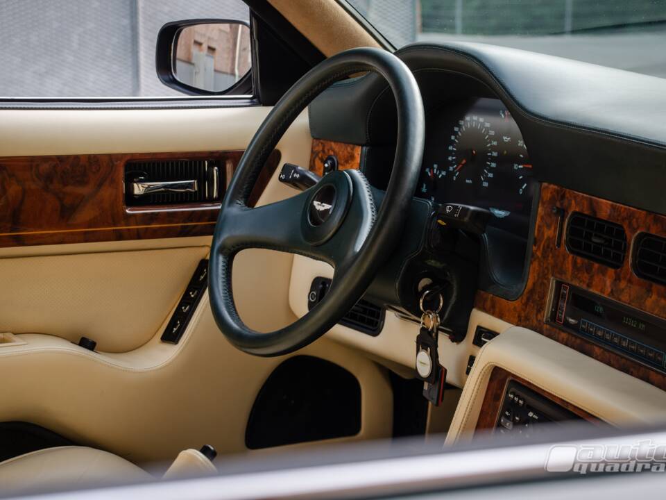 Immagine 12/17 di Aston Martin Virage Volante (1992)