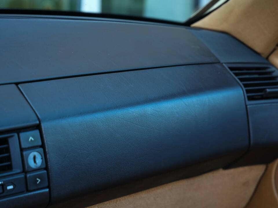 Image 32/50 of Mercedes-Benz 500 SL (1990)