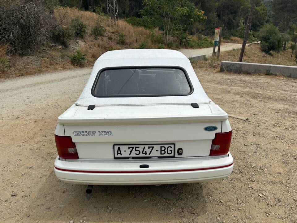 Image 11/15 of Ford Escort IV XR3i (1988)