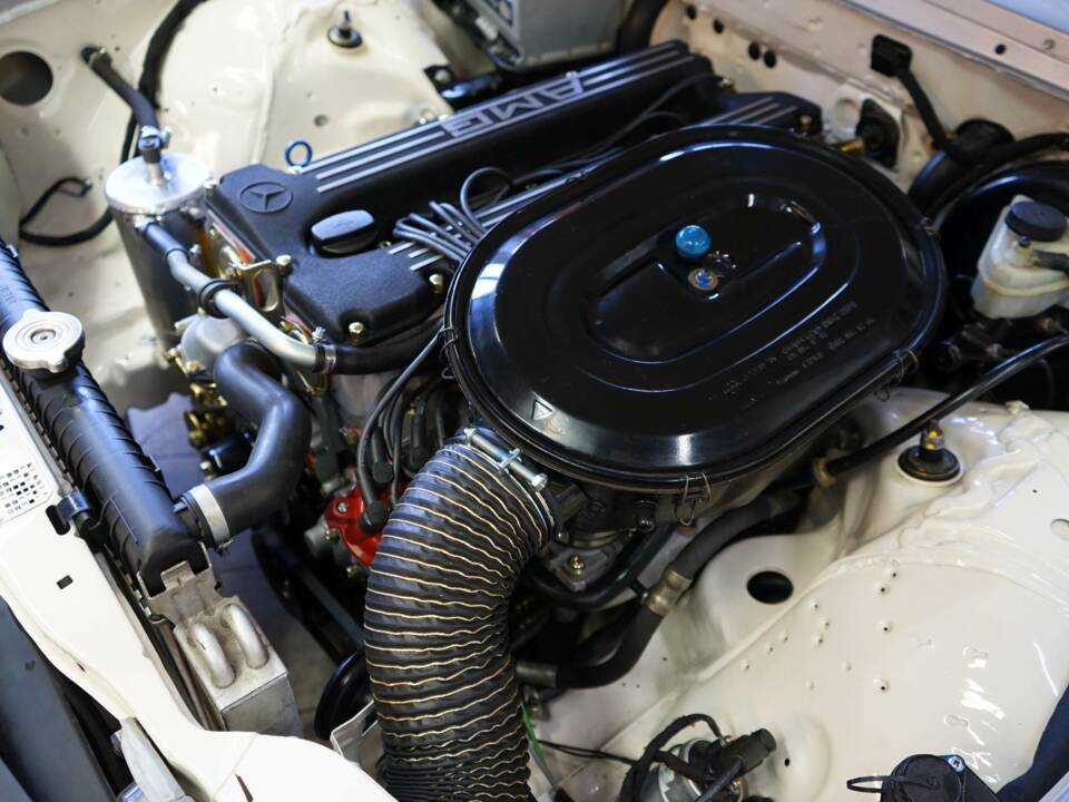 Immagine 33/40 di Mercedes-Benz 280 CE (1980)