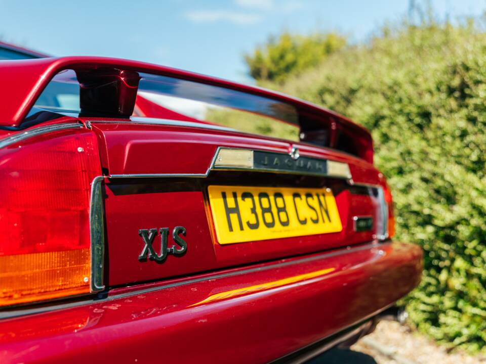 Image 31/50 of Jaguar XJR-S V12 Le Mans (1991)