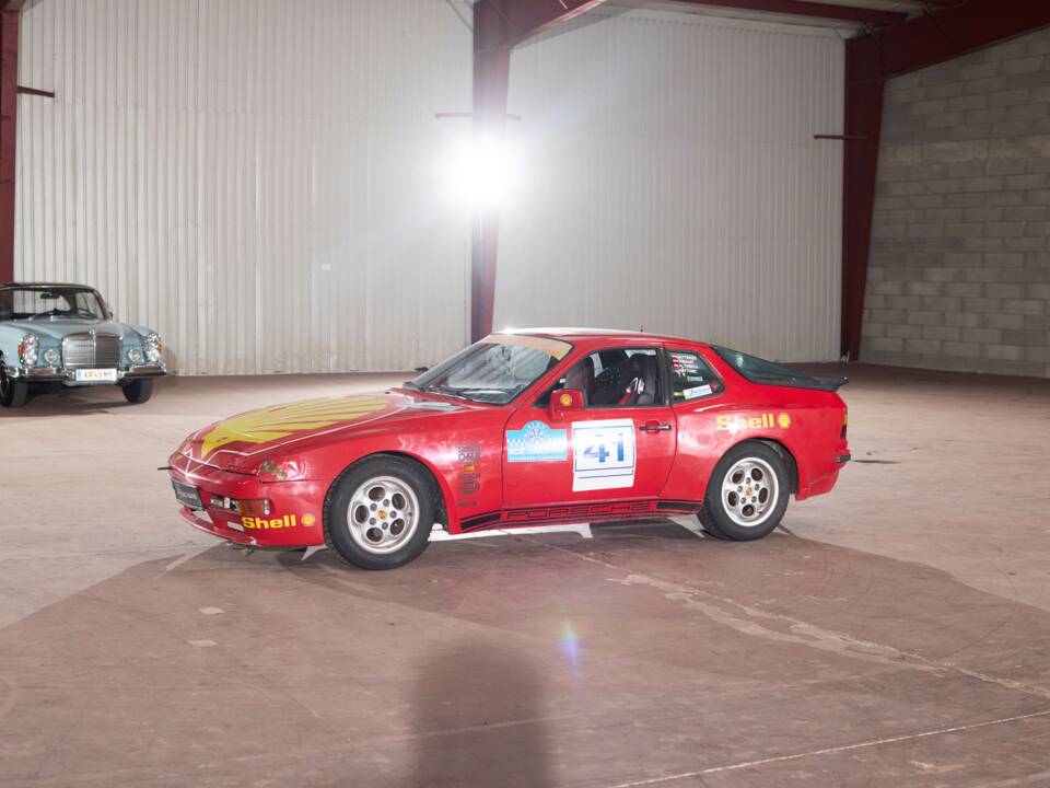 Image 14/38 of Porsche 944 (1985)