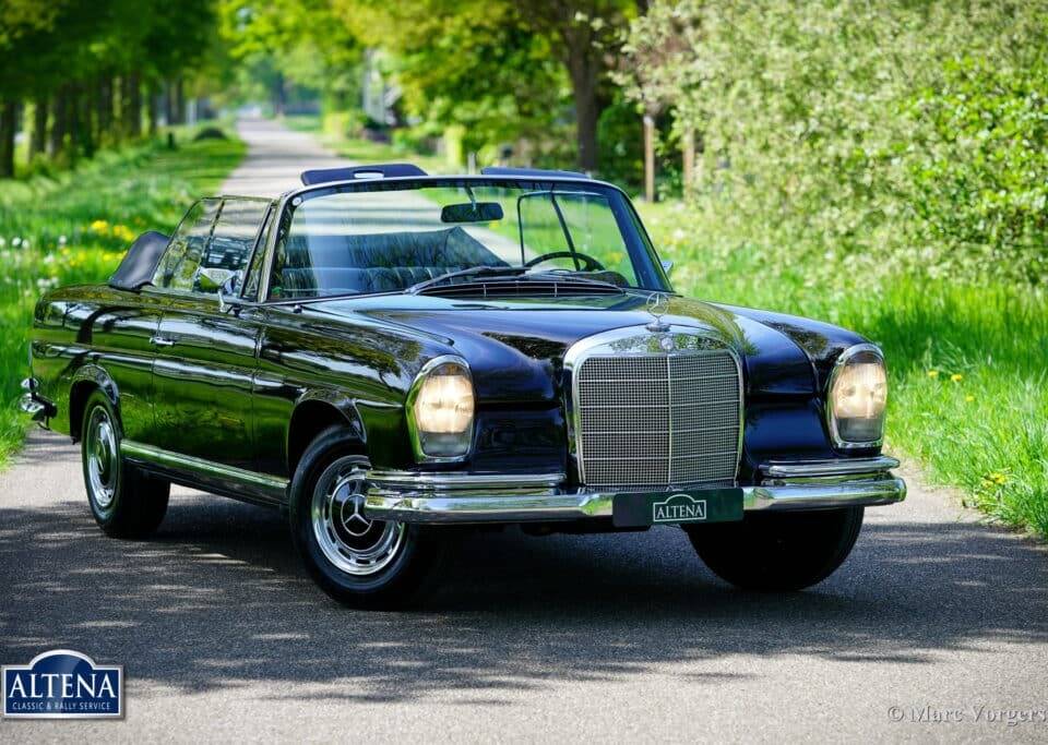 Image 3/52 de Mercedes-Benz 220 SE b (1963)