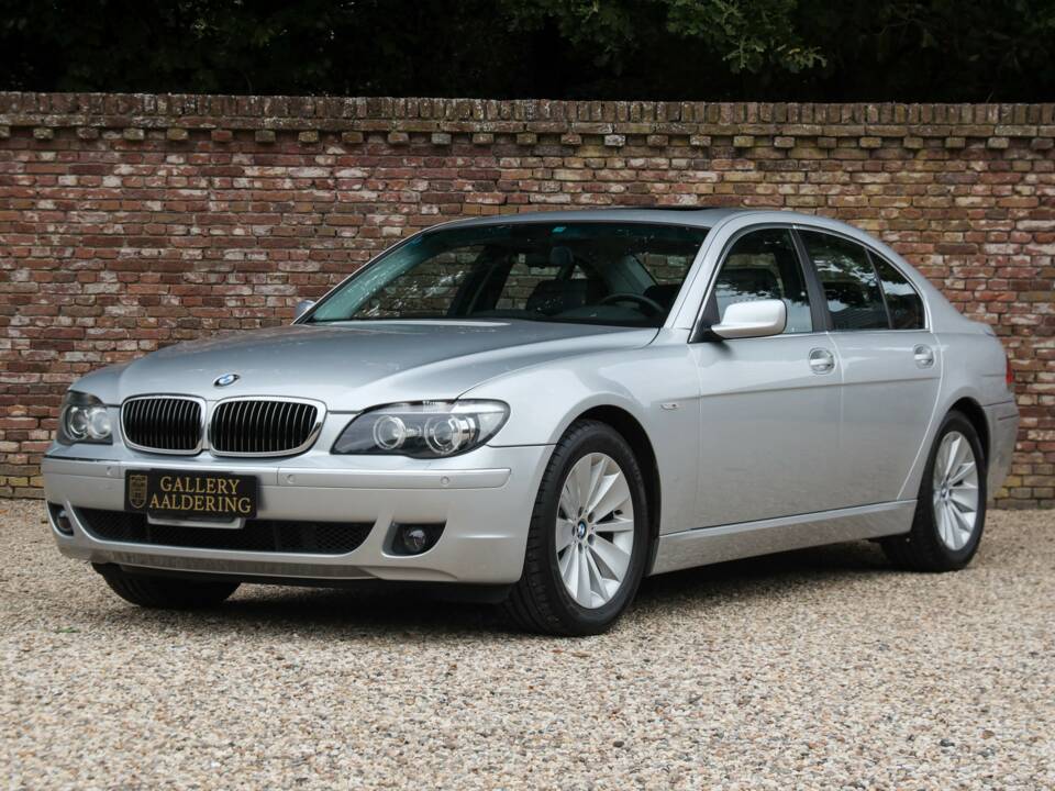 Obraz 12/50 pojazdu BMW 750i (2007)