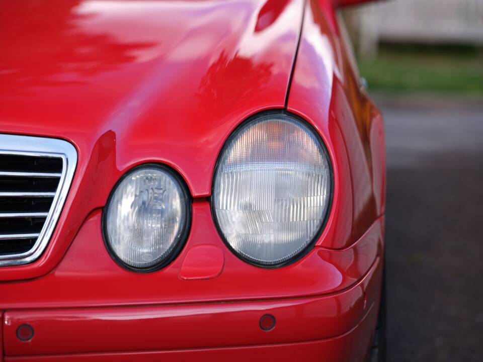 Image 42/43 of Mercedes-Benz CLK 320 (1999)