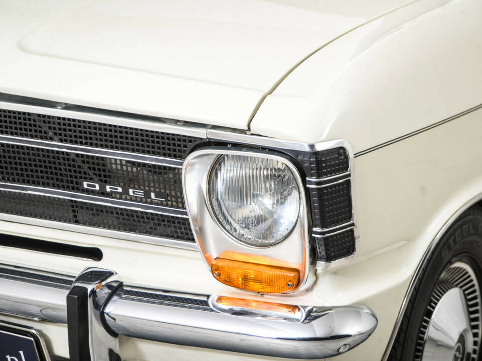 Image 22/50 of Opel Olympia 1700 S (1968)