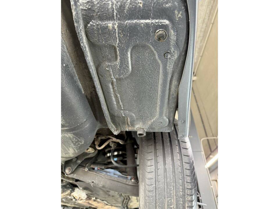 Bild 32/36 von Mercedes-Benz 500 E (1991)