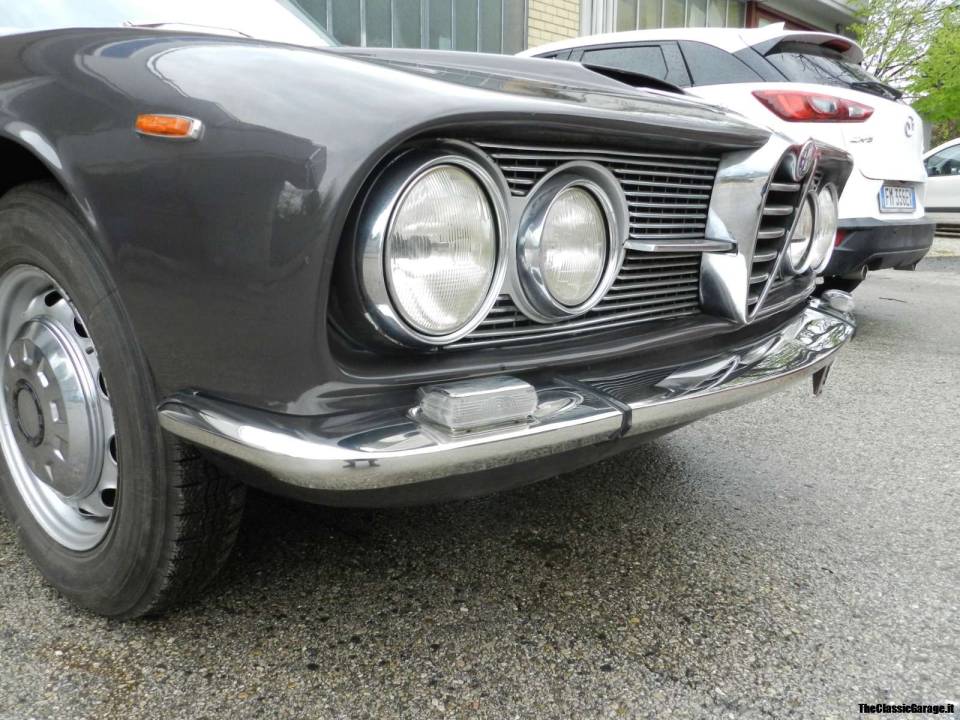 Immagine 4/28 di Alfa Romeo 2600 Sprint (1966)