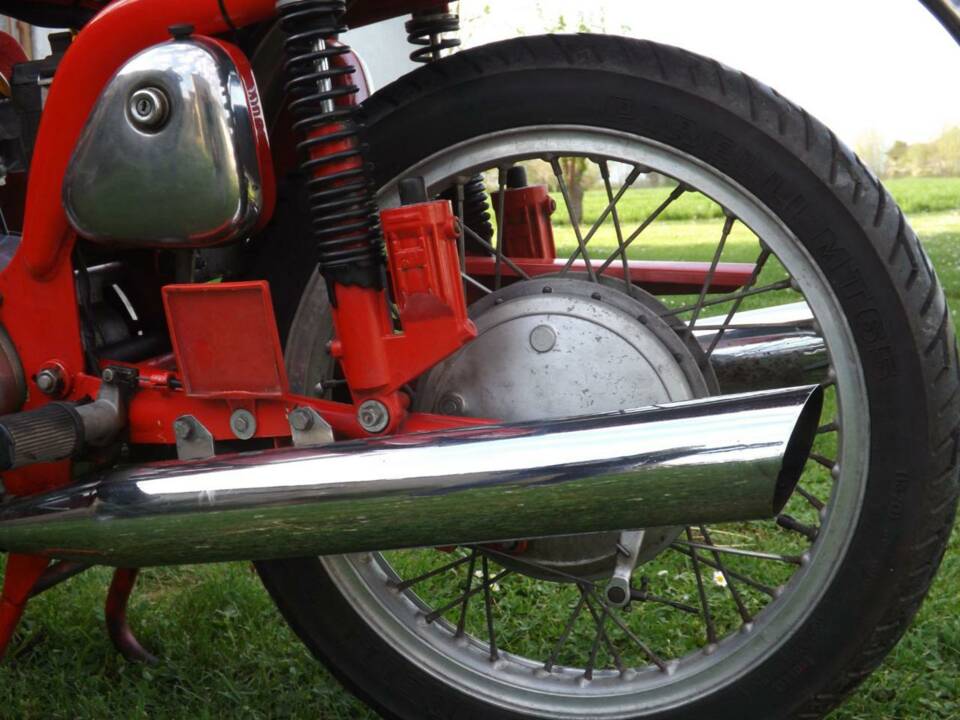 Image 31/50 de MV Agusta 350 S (1972)