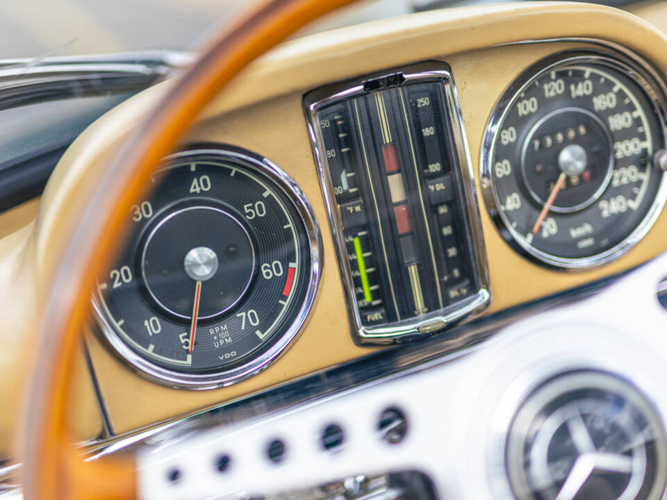 Immagine 32/50 di Mercedes-Benz 300 SL Roadster (1958)