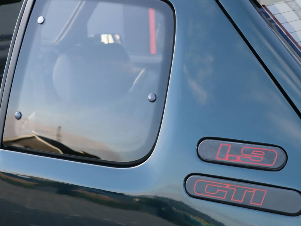 Bild 41/50 von Peugeot 205 GTi 1.9 (1991)