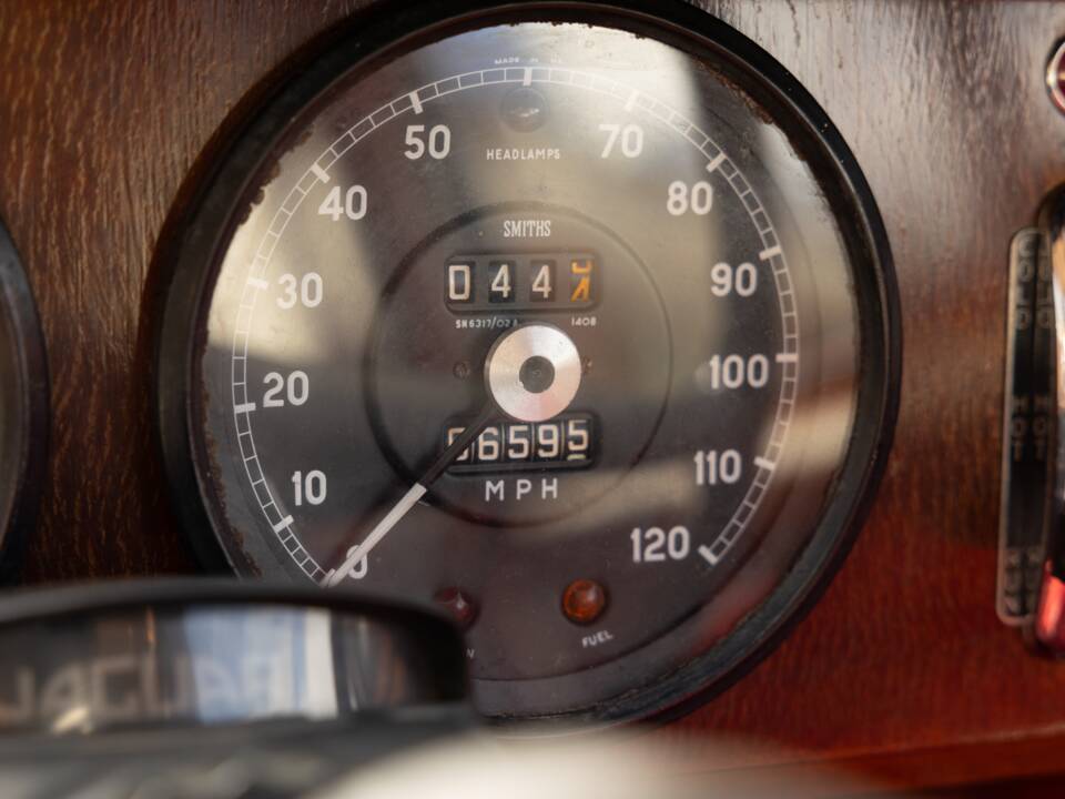 Image 24/50 of Jaguar Mk II 2.4 (1967)