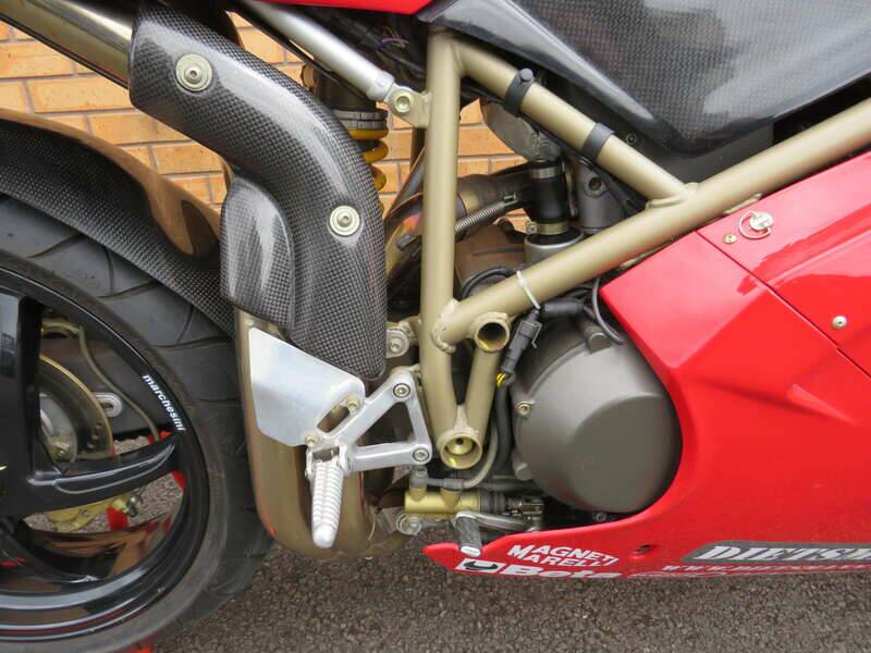 Immagine 22/50 di Ducati 916 R (2000)