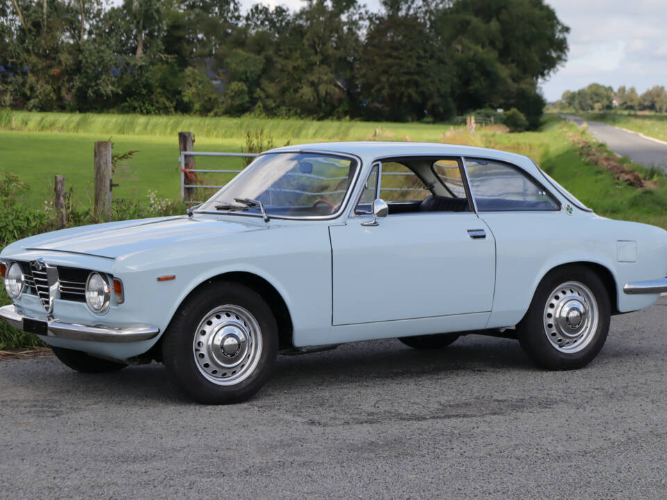 Image 36/50 of Alfa Romeo Giulia 1600 Sprint GT Veloce (1967)