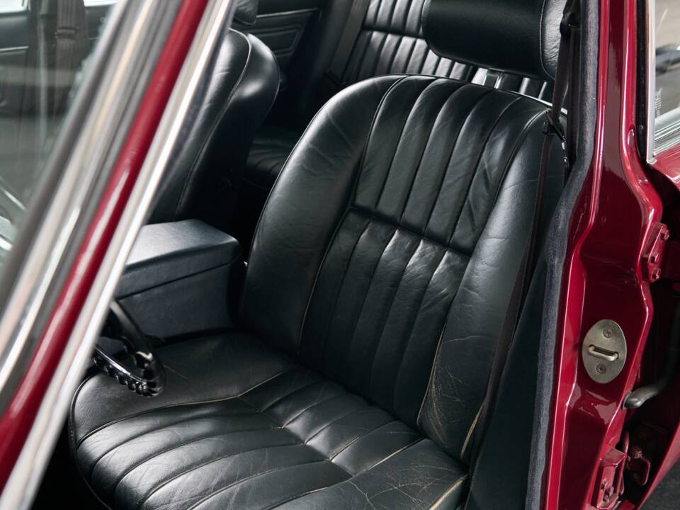 Bild 38/50 von Jaguar XJ 6 L 4.2 (1974)