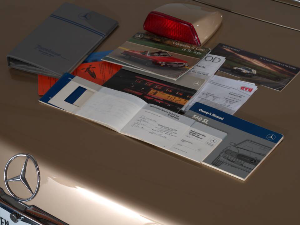 Image 35/47 de Mercedes-Benz 560 SL (1987)