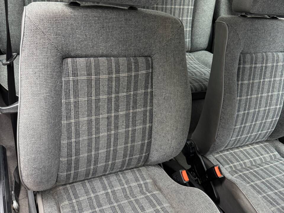 Bild 21/26 von Volkswagen Golf II 1.6 (1990)