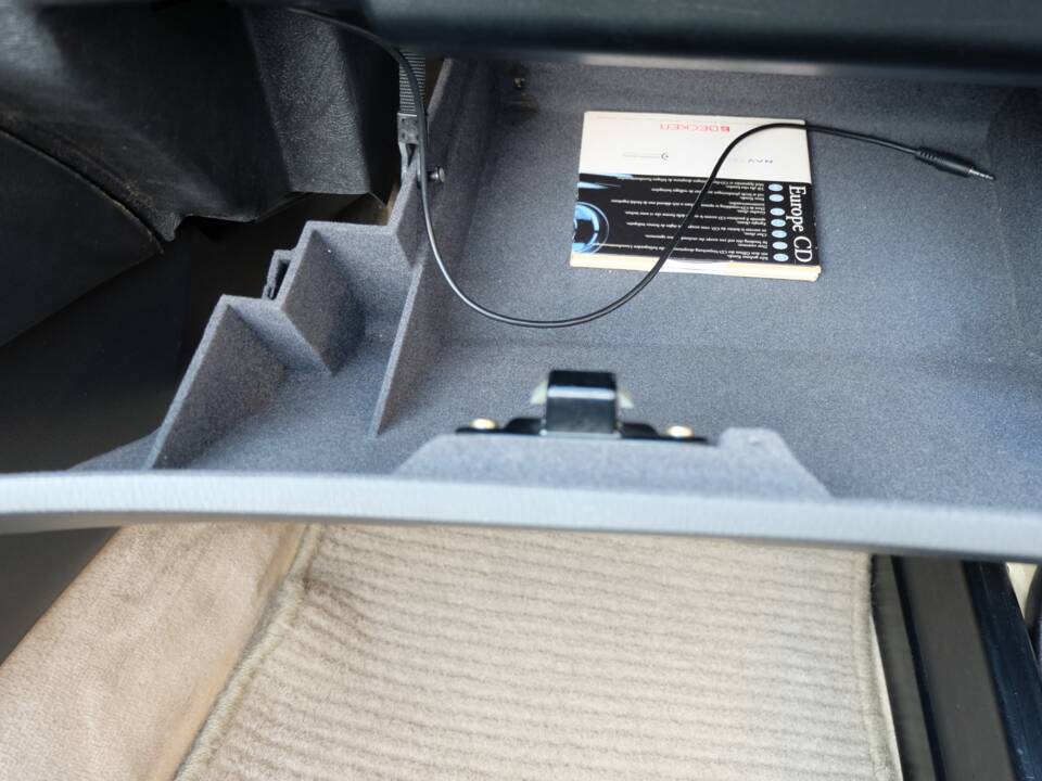 Immagine 26/48 di BMW 325i (1986)