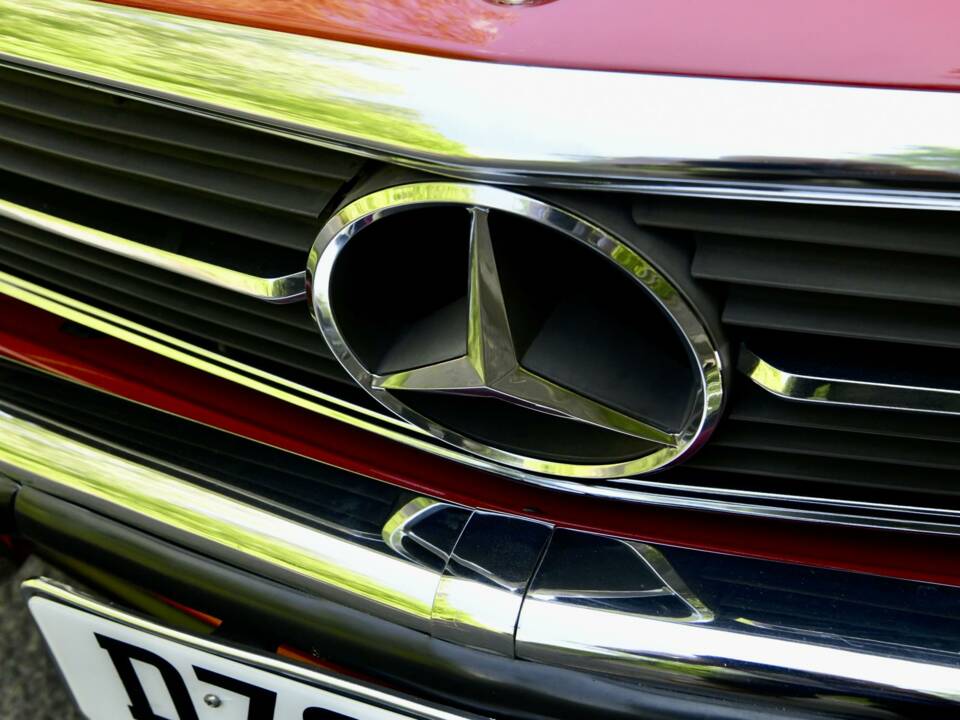 Image 24/50 of Mercedes-Benz 300 SL (1988)