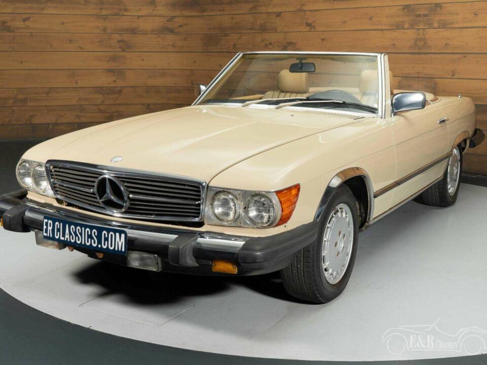 Immagine 3/29 di Mercedes-Benz 380 SL (1983)