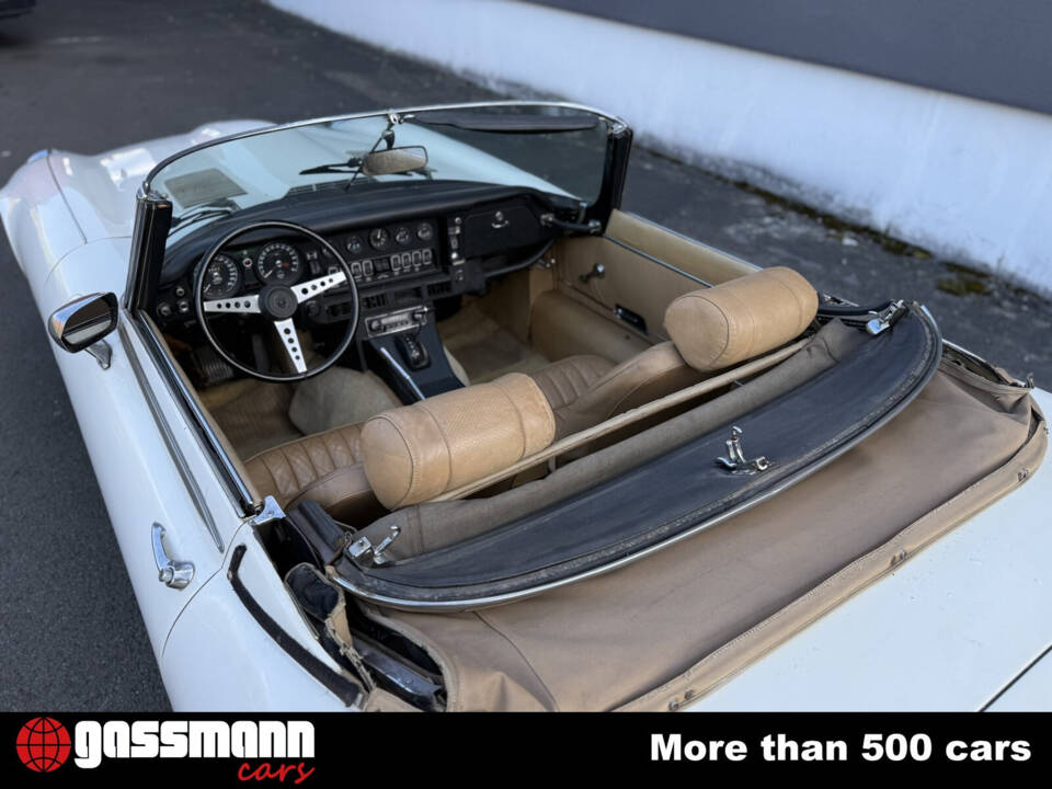 Image 13/15 of Jaguar E-Type V12 (1973)