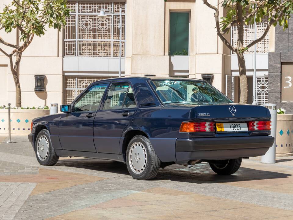 Bild 62/69 von Mercedes-Benz 190 E (1988)