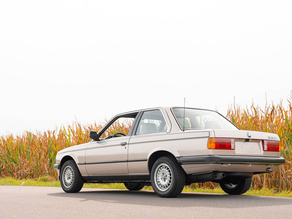 Image 4/80 of BMW 320i (1983)