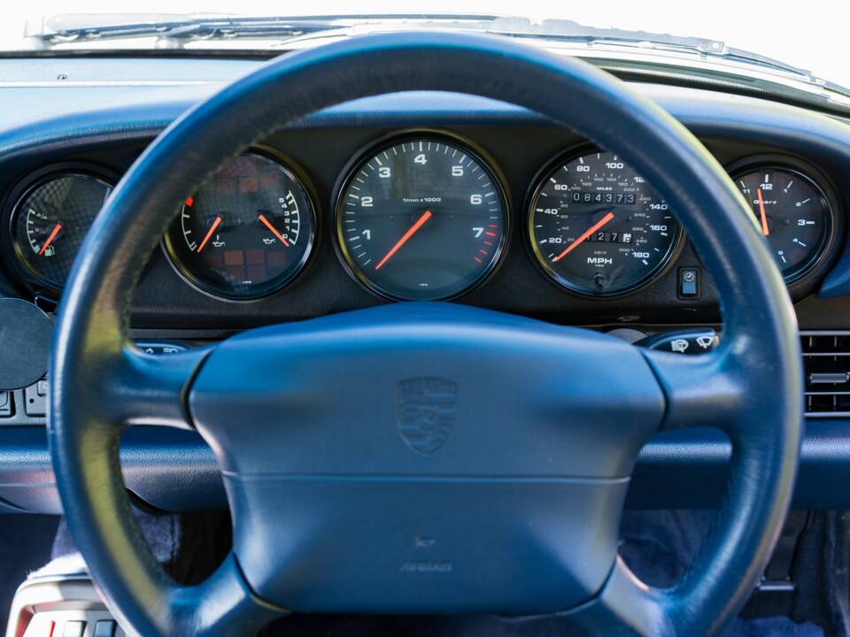 Image 29/52 of Porsche 911 Carrera 4 (1997)