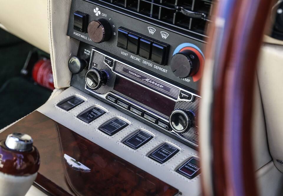 Image 24/30 of Aston Martin V8 EFi Volante (1989)