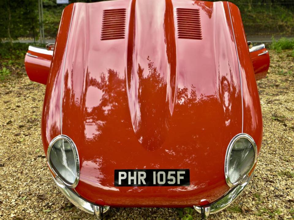 Image 18/50 de Jaguar E-Type (1968)