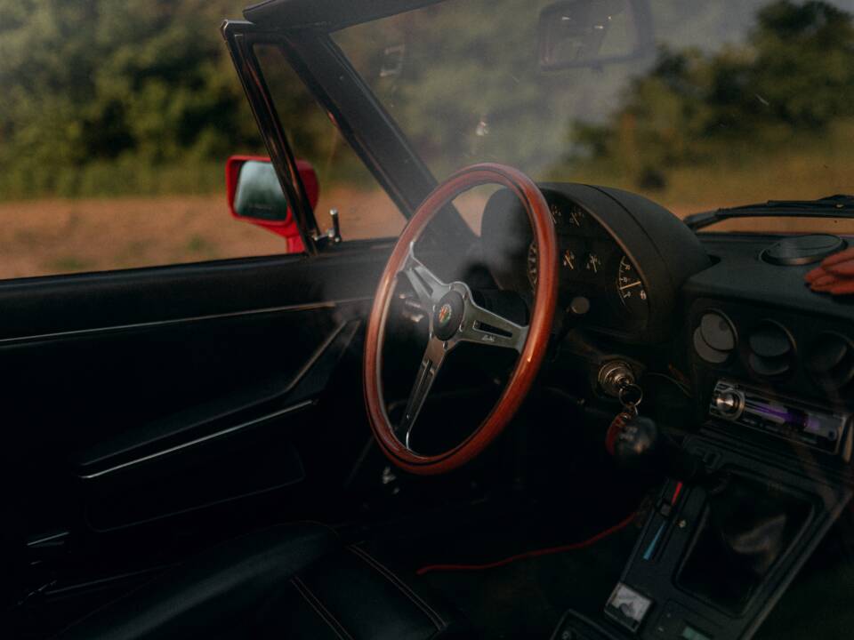 Image 7/9 of Alfa Romeo 2.0 Spider (1989)