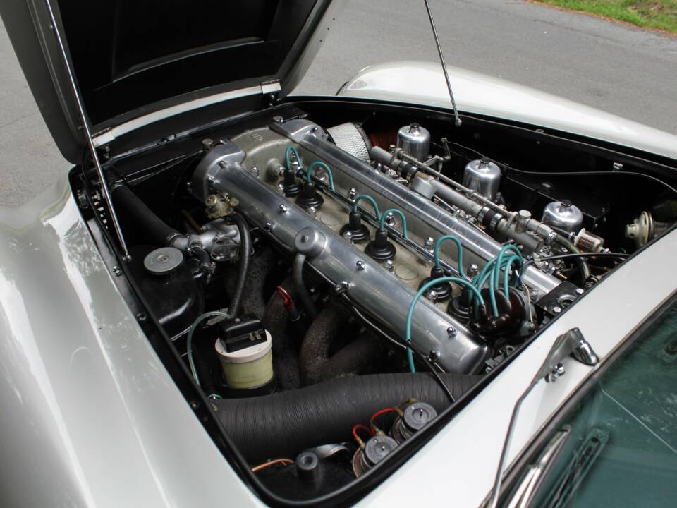 Imagen 14/18 de Aston Martin DB 6 (1966)