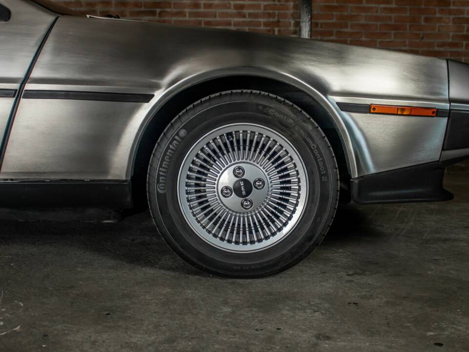 Image 16/66 of DeLorean DMC-12 (1981)