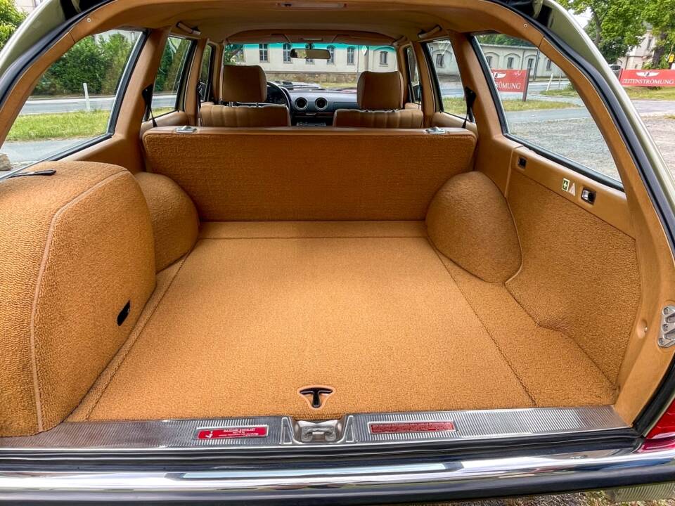 Image 26/34 of Mercedes-Benz 200 T (1983)