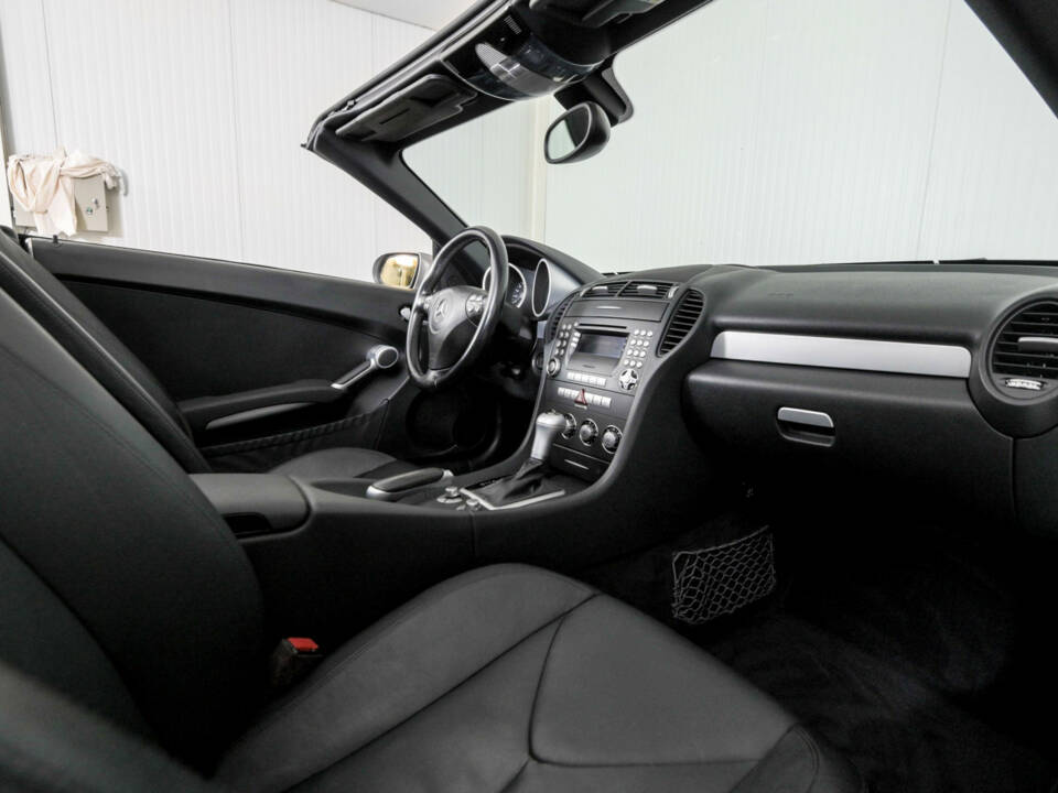 Image 32/50 of Mercedes-Benz SLK 200 Kompressor (2007)