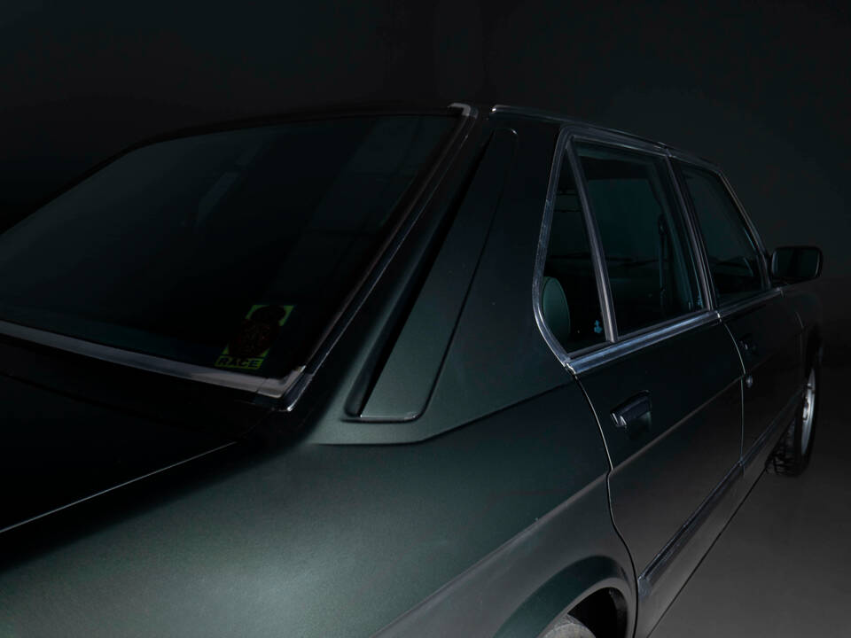Immagine 34/43 di BMW 528i (1986)
