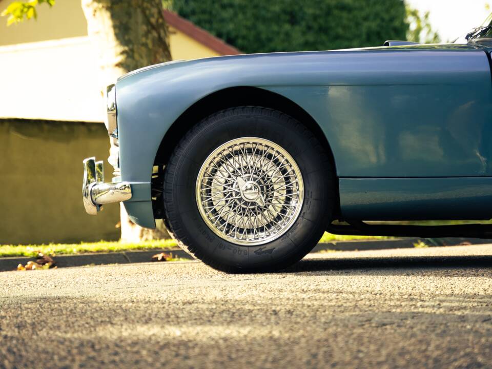 Image 30/82 of Aston Martin DB 2/4 Mk I (1953)