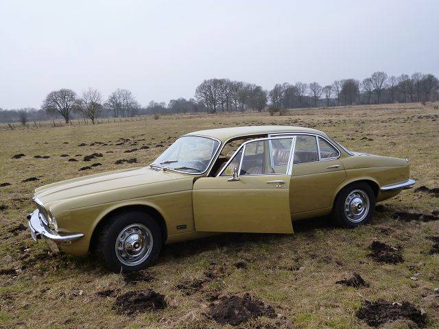 Image 8/13 de Jaguar XJ 6 L 4.2 (1977)