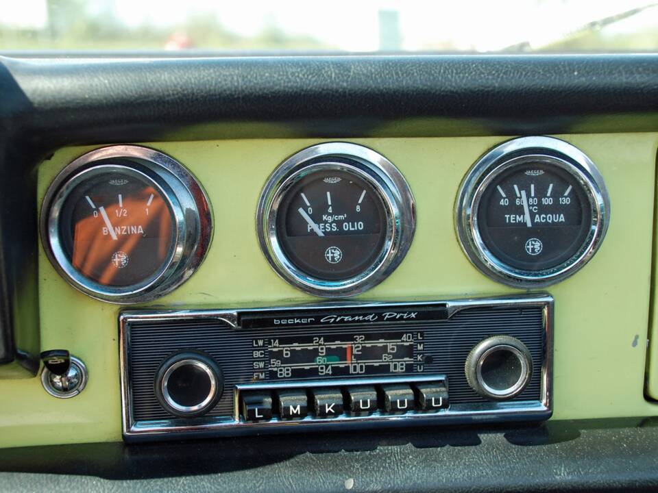 Image 13/24 of Alfa Romeo 1600 Spider (1976)